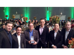 Equipe da Sysmo na entrega do prêmio Mérito Acats ExpoSuper.